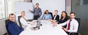 Présentation de la stratégie de transformation organisationnelle selon le modèle de Kotter à une équipe.